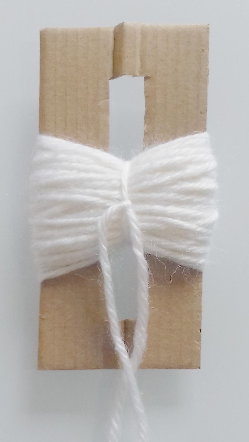 DIY : comment faire un noeud avec le fabricateur de pompons en carton pour la descente de lit pure laine, deco ecoresponsable, slow home, slow design